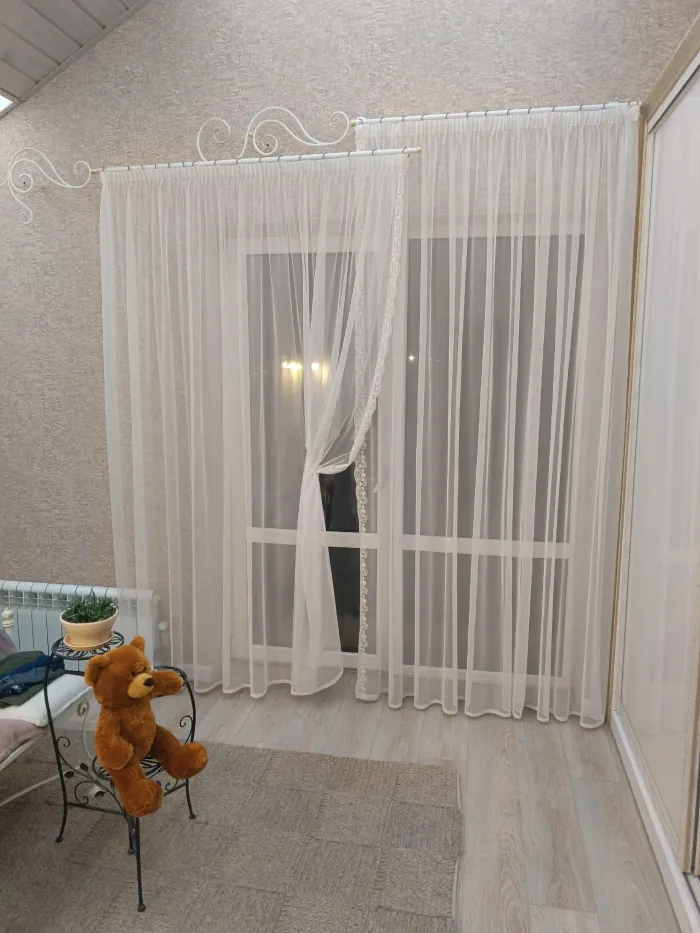 Лёгкий тюль на балконной двери